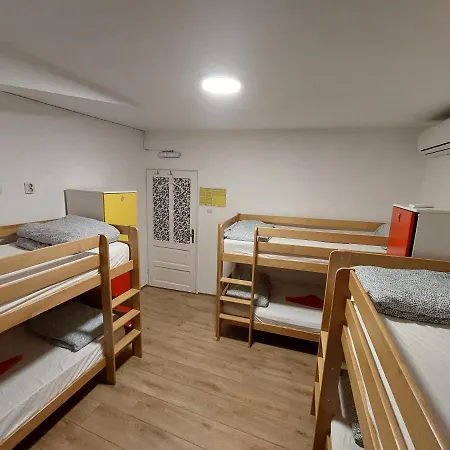 Hostel Downtown *
